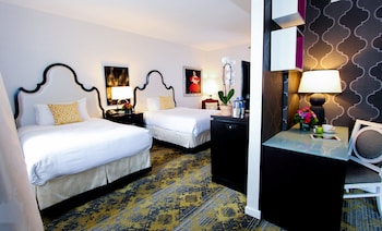 Standard Room, 2 Double Beds, Roll-in Shower
