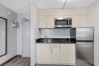 Premium Suite, Multiple Beds, Non Smoking, Kitchenette (Upgraded Bedding & Snack, Smoke Free)