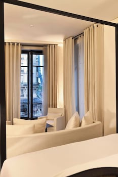 Suite, 1 King Bed, Tower
