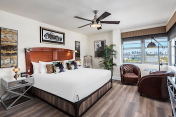 Room, 1 King Bed, City View