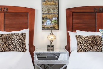 Classic Room, 2 Beds, Limited View, Low Floor