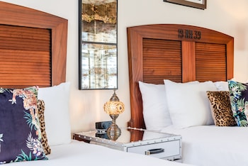 Classic Room, 2 Beds, Limited View, Low Floor