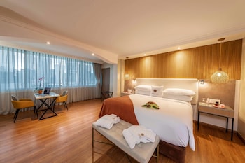 1 King Bed, Studio