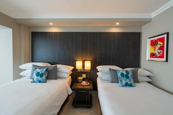 2 Double Beds, City View