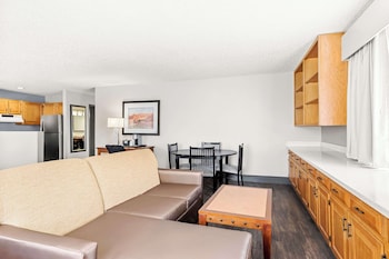Suite, Multiple Beds, Non Smoking, Kitchen (Oversized Room)