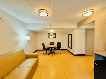 Deluxe Room, 1 King Bed, Accessible (Smoke Free)