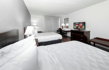 Deluxe Room, 2 Double Beds (Smoke Free, Roll-In Shower)