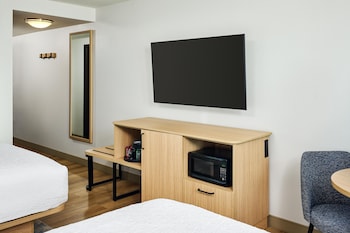 Room, 2 Queen Beds, Microwave