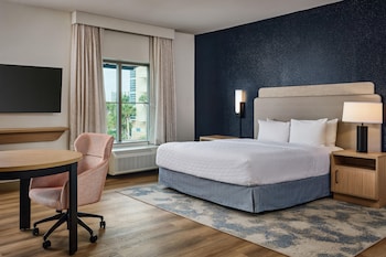 Studio Suite, 1 King Bed with Sofa bed, Mobility Accessible, Microwave
