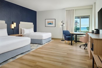 Room, 2 Queen Beds, Accessible, Microwave (Mobility & Hearing, Bathtub)