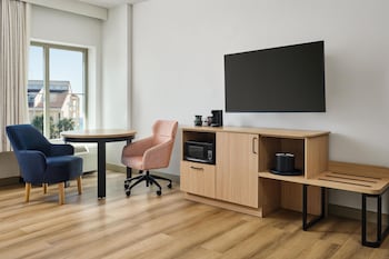 Room, 2 Queen Beds, Accessible, Microwave (Mobility & Hearing, Bathtub)
