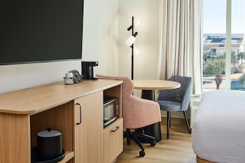 Room, 2 Queen Beds, Microwave