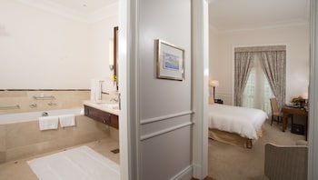 Superior Room, Partial Ocean View