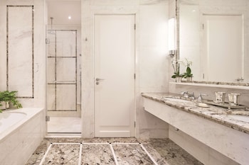 Executive Suite, City View