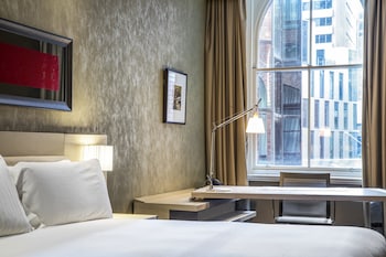 Classic Room, 1 King Bed, City View