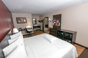 Premium Room, 1 King Bed, Accessible (Upgraded Bedding & Snack, Smoke Free)