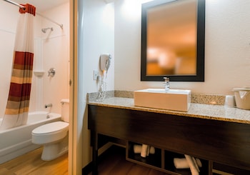 Standard Room, 1 King Bed (Smoke Free)