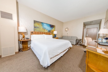 Traditional Room, 1 King Bed (Hearing Accessible)