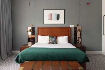 Premium Room, 1 King Bed, Accessible