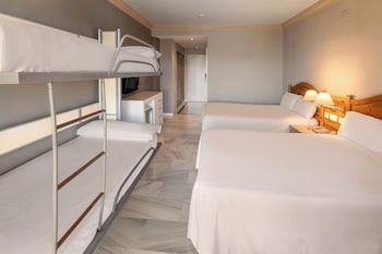 Family Room, Multiple Beds (2 Adult  2Kid)