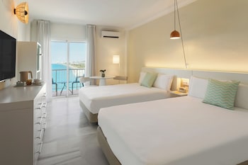 Two Bedroom Family Room Front Sea View (4+2)