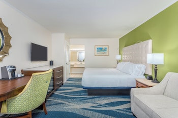 Standard Room, 1 King Bed, Pool View