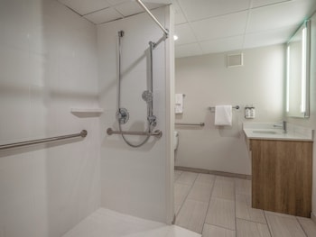 Studio Suite, 1 King Bed, Accessible