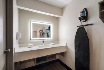 Superior Room, 1 King Bed, Non Smoking