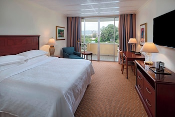 Deluxe Room, 1 King Bed, Balcony