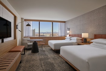 Room, 2 Queen Beds (Mobility/Hearing Access, Roll-In Shwr)