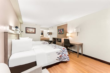 Deluxe Room, 2 Double Beds (Smoke Free)