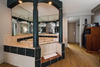 Suite, 1 King Bed, Non Smoking, Jetted Tub