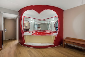Suite, 1 King Bed, Non Smoking, Jetted Tub