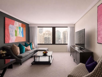 Signature Suite, 1 King Bed, City View