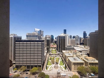 Prestige Suite Club Access, King Bed, Separate Lounge, City View High Floor, Luxury Bath, 64m2