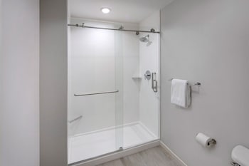 Traditional Room, 1 King Bed (Hearing Accessible)