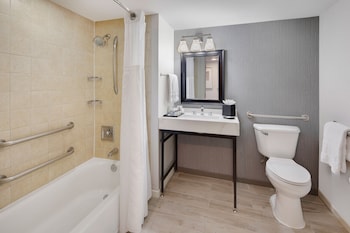 Traditional Room, 1 King Bed (Mobility Accessible, Tub)