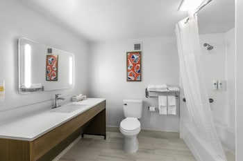 Room, Multiple Beds, Mobility Accessible, Non Smoking
