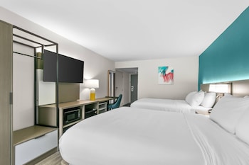 Standard Room, 2 Queen Beds, Non Smoking, Patio