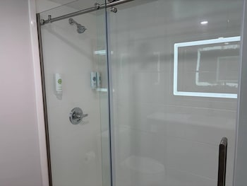 Standard Room, 2 Queen Beds, Non Smoking, Patio