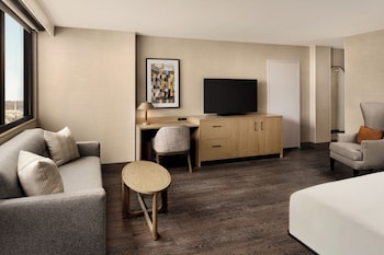 Deluxe Room, 1 King Bed