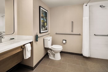 Room, 2 Queen Beds, Accessible (Roll-In Shower)