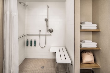 Room, 2 Queen Beds, Accessible (Roll-In Shower)