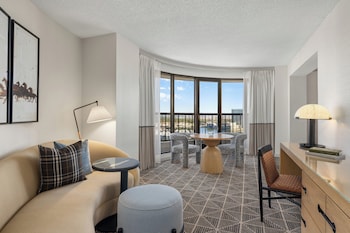 Suite, 1 King Bed (Mandalay Suite)