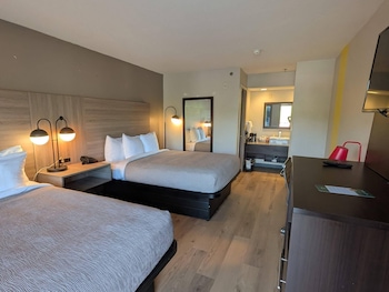 Standard Room, 2 Queen Beds, Non Smoking