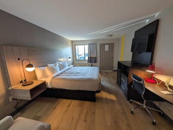 Standard Room, 1 King Bed, Non Smoking