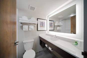 Standard Room, 2 Queen Beds (South Wing)