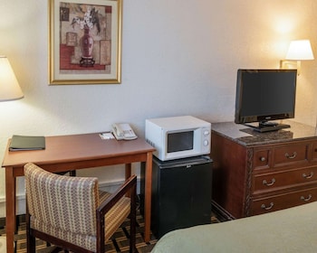 Standard Room, 1 Queen Bed, Non Smoking