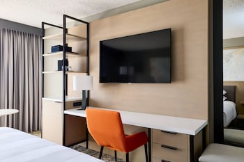 Room, 1 King Bed, Patio (Pool View)