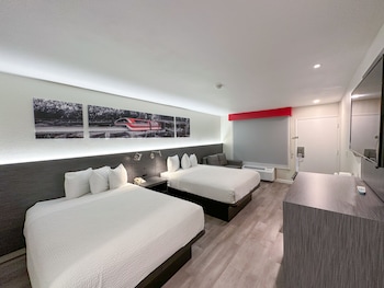 Room, Non Smoking (2 Queen Beds & 1 Sofa Bed)